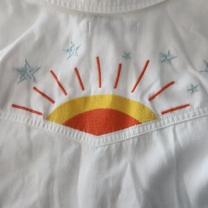 Billy T "Hello Sunshine" embroidered button-up shirt. EUC MSRP $98, Fun, Spring